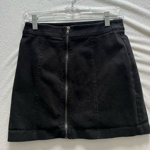 Black zip up mini skirt FOREVER 21
